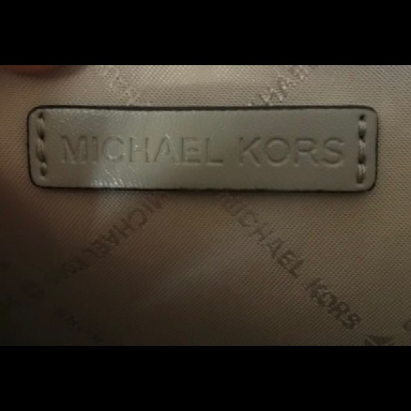 Micheal Kors Kenly belt bag - Picture 3 of 3